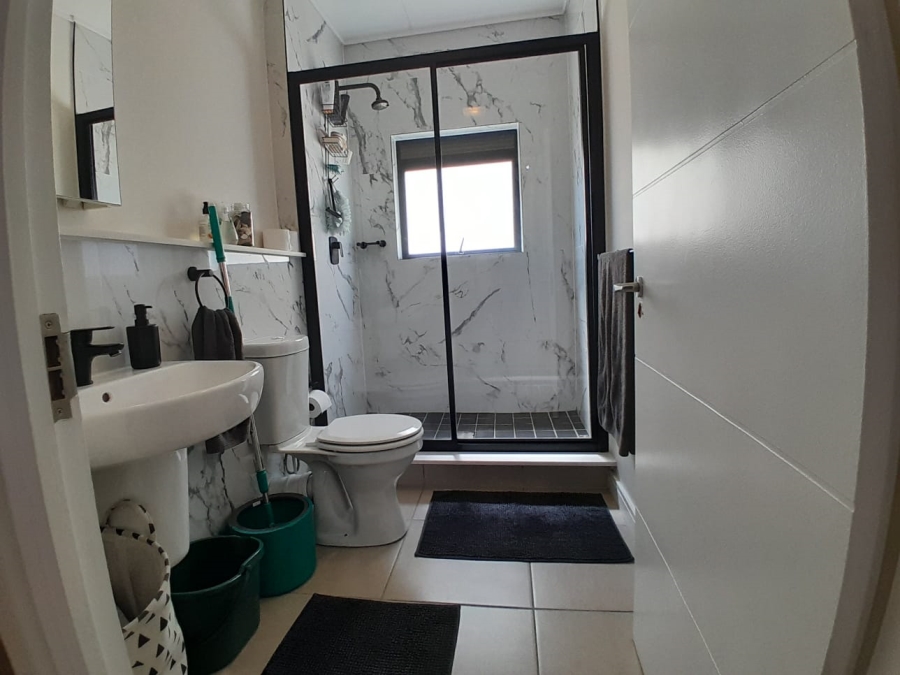 To Let 1 Bedroom Property for Rent in Sandown Western Cape